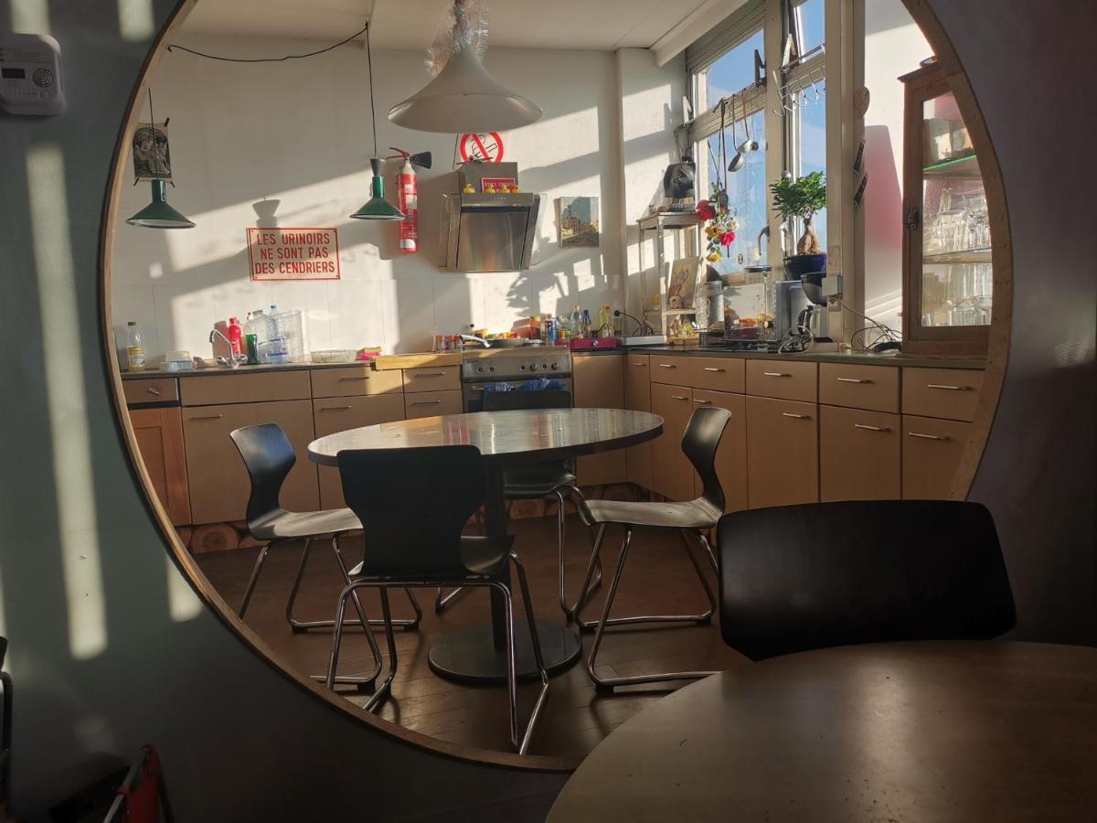 Ghostel 1St - Aventure Alternative - Guest House - Arts-Factory-Experience - For Artists, Makers And Open Minds - Attention, We Are Not A Hotel And Are Not Adapted For Everybody - Read Host Warnings Before Reservation - Www,Providence,Be Asbl ชาร์เลอรัว ภายนอก รูปภาพ