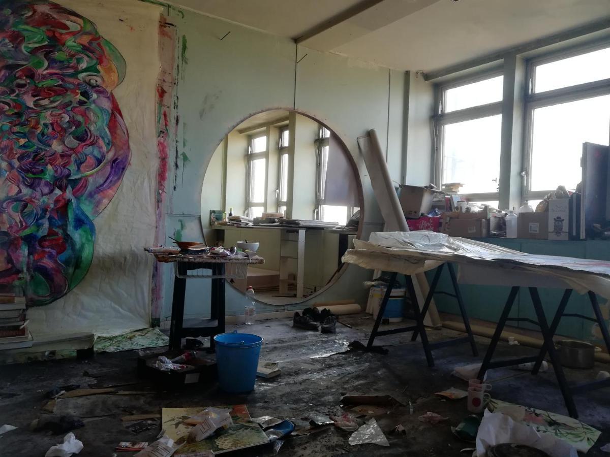 Ghostel 1St - Aventure Alternative - Guest House - Arts-Factory-Experience - For Artists, Makers And Open Minds - Attention, We Are Not A Hotel And Are Not Adapted For Everybody - Read Host Warnings Before Reservation - Www,Providence,Be Asbl ชาร์เลอรัว ภายนอก รูปภาพ