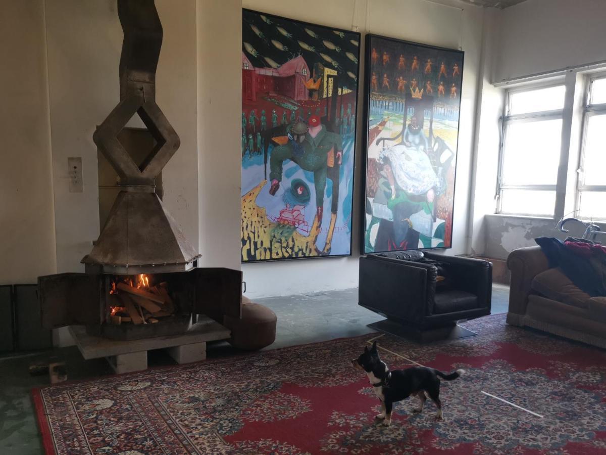 Ghostel 1St - Aventure Alternative - Guest House - Arts-Factory-Experience - For Artists, Makers And Open Minds - Attention, We Are Not A Hotel And Are Not Adapted For Everybody - Read Host Warnings Before Reservation - Www,Providence,Be Asbl ชาร์เลอรัว ภายนอก รูปภาพ